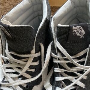 EUC MENS Vans High-Top Sneakers in Gray and White